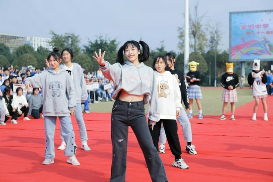 以全场压倒